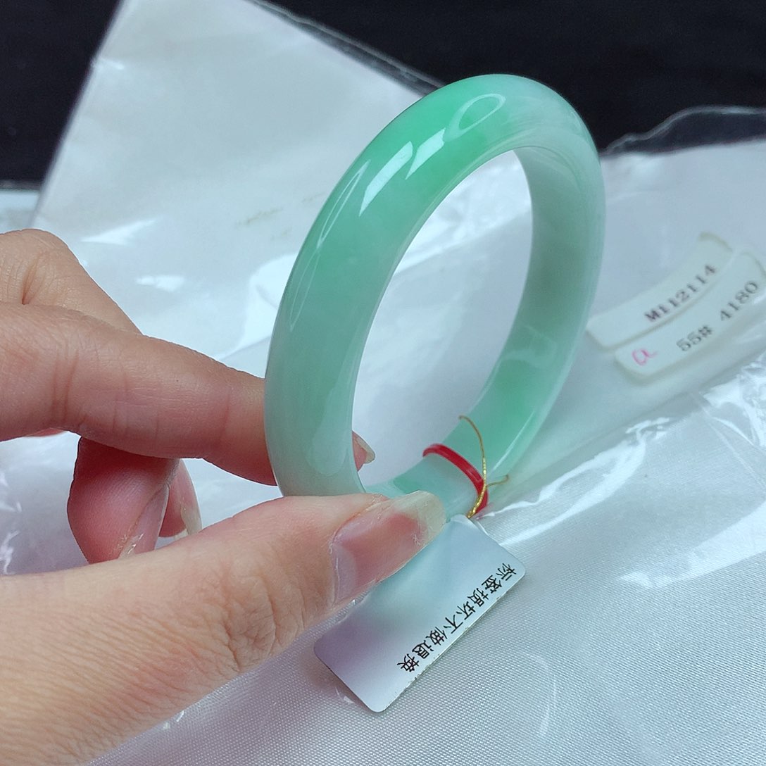 翡翠手镯未镶嵌55圈114