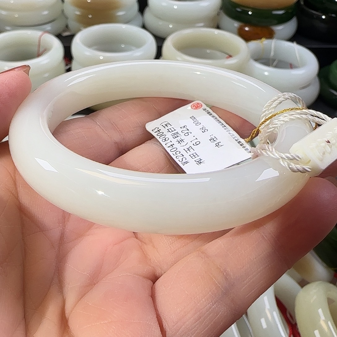 和田玉未镶嵌手镯