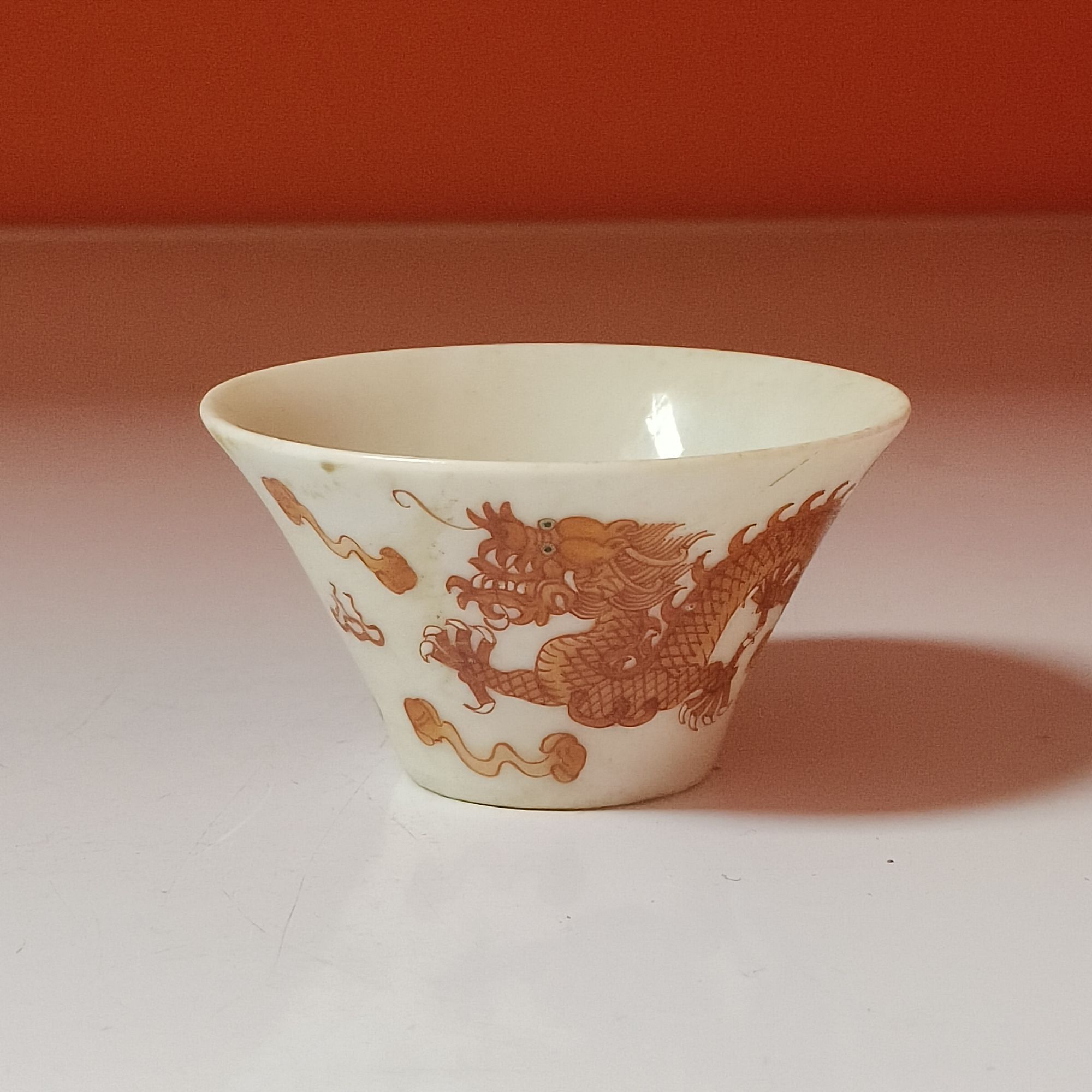 清晚期 矾红赶珠游龙纹马蹄杯