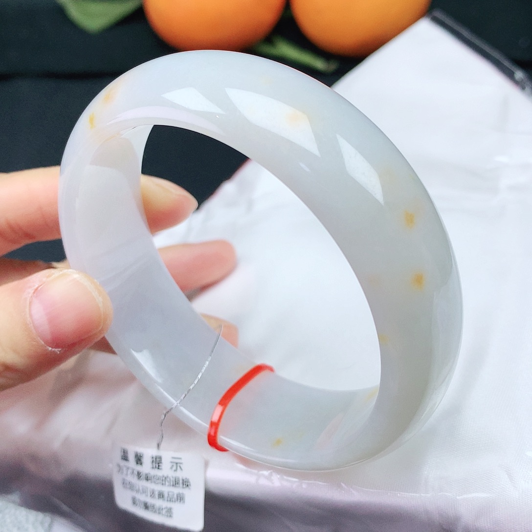 翡翠手镯未镶嵌62轮胎