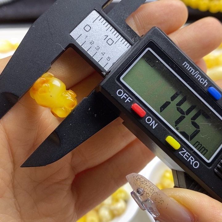 未镶嵌蜜蜡裸石微瑕