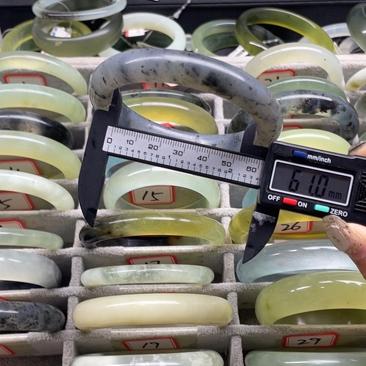 蛇纹石玉未镶嵌手镯9