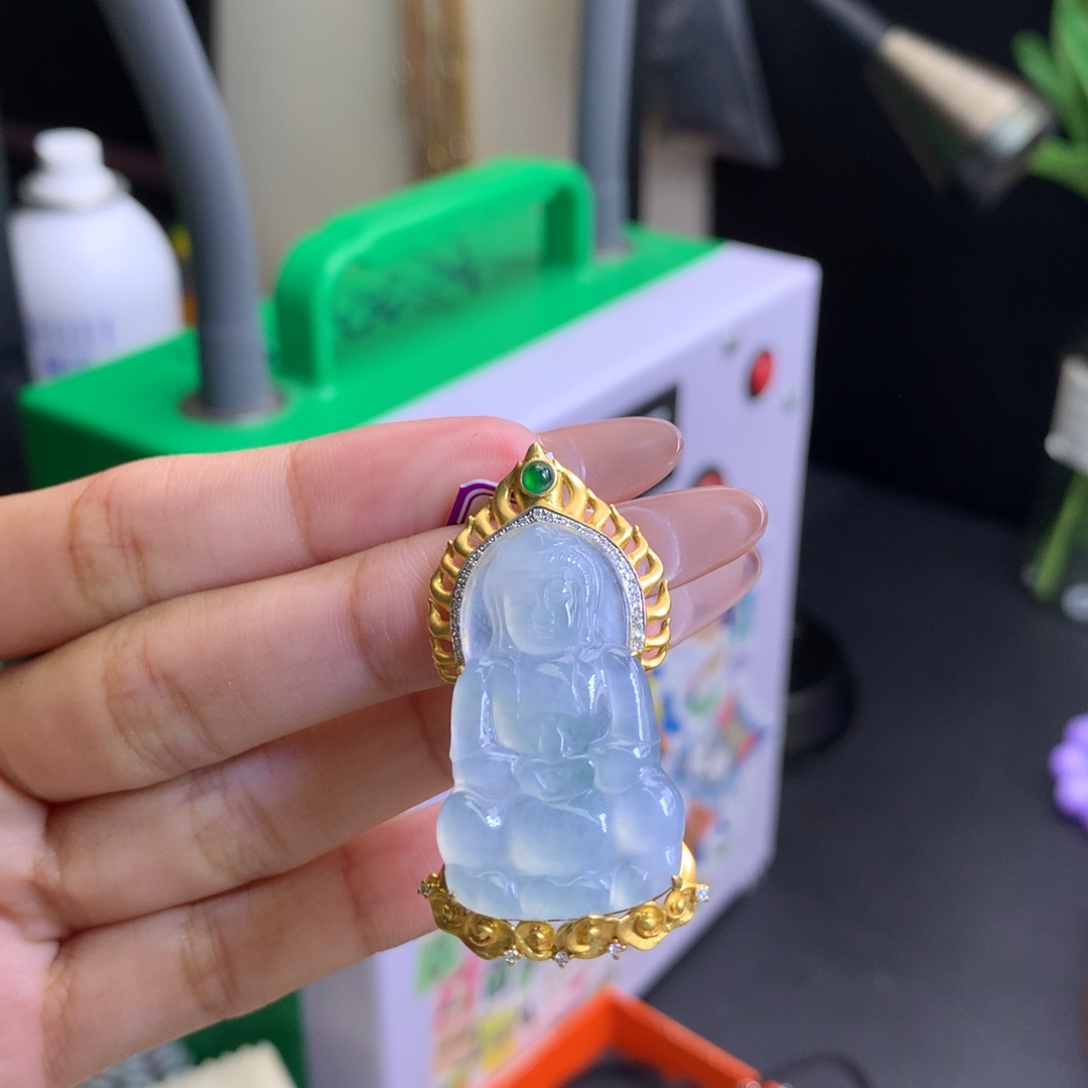 翡翠18K金镶嵌颈饰