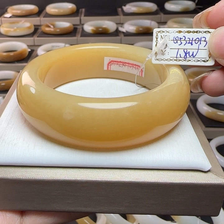 和田玉（糖玉）手镯未镶嵌