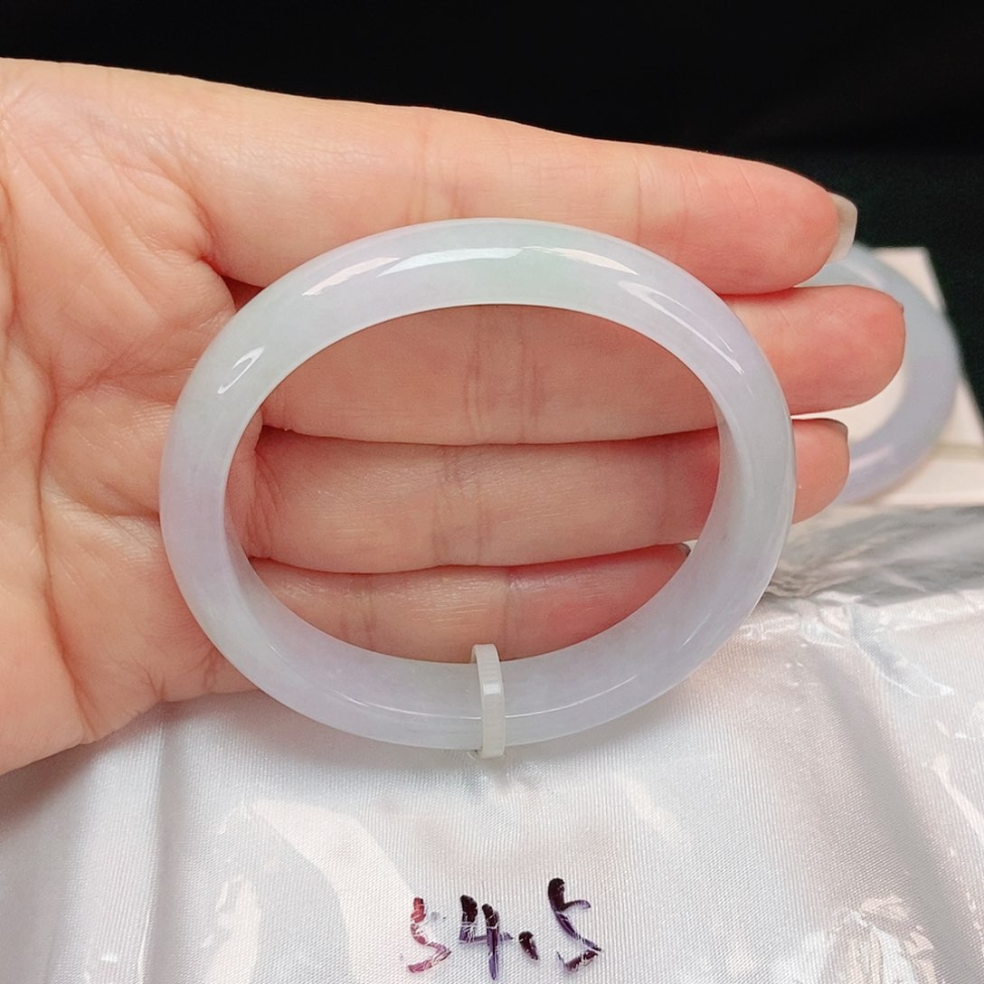 翡翠手镯未镶嵌贵妃