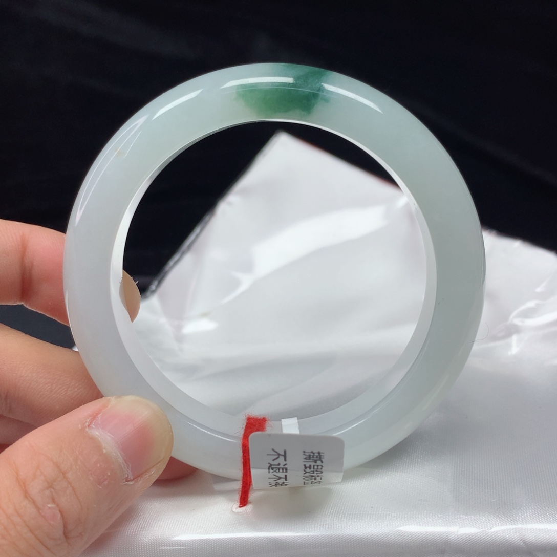 翡翠手镯（圆镯）未镶嵌56.3