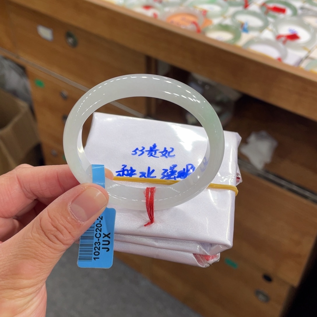 翡翠手镯未镶嵌缅甸翡翠天然翡翠