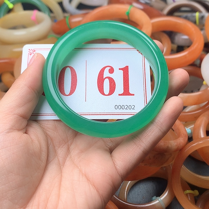 未镶嵌石英质玉（黄龙玉）手镯鎏*