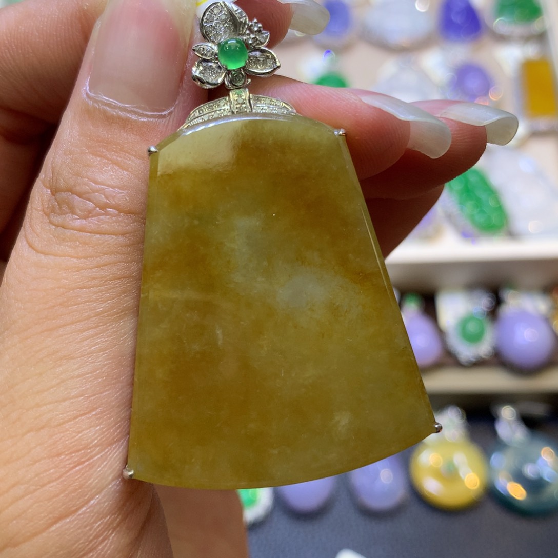 翡翠18K金镶嵌颈饰翡翠