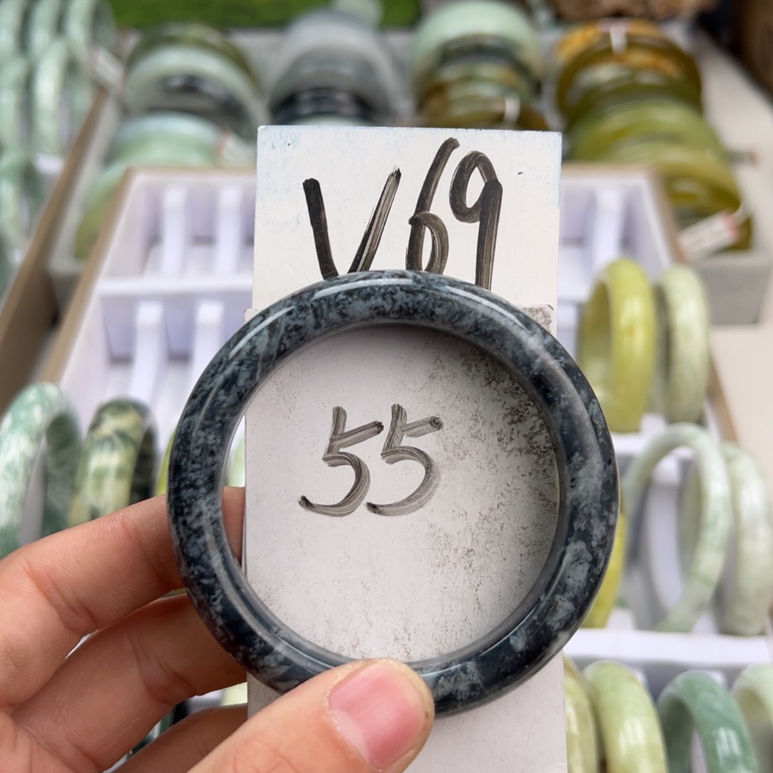 岫玉手镯未镶嵌天然岫玉微瑕