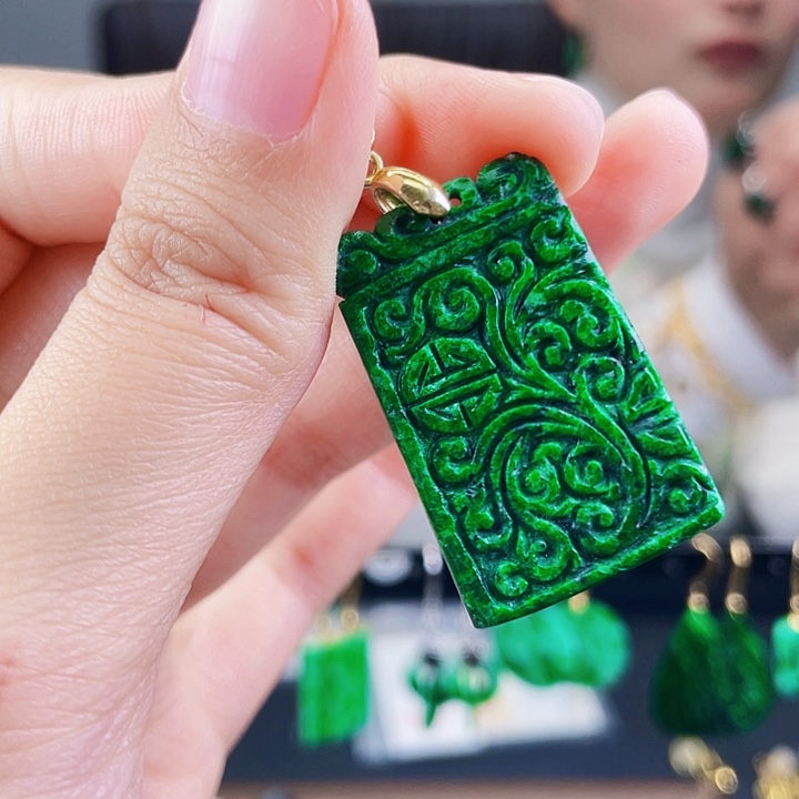 翡翠颈饰未镶嵌饰品