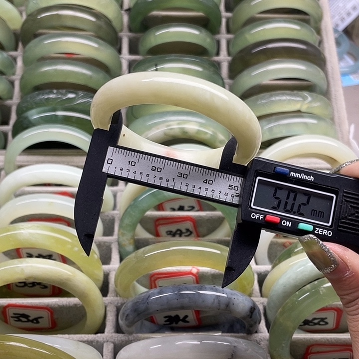 蛇纹石玉未镶嵌手镯359