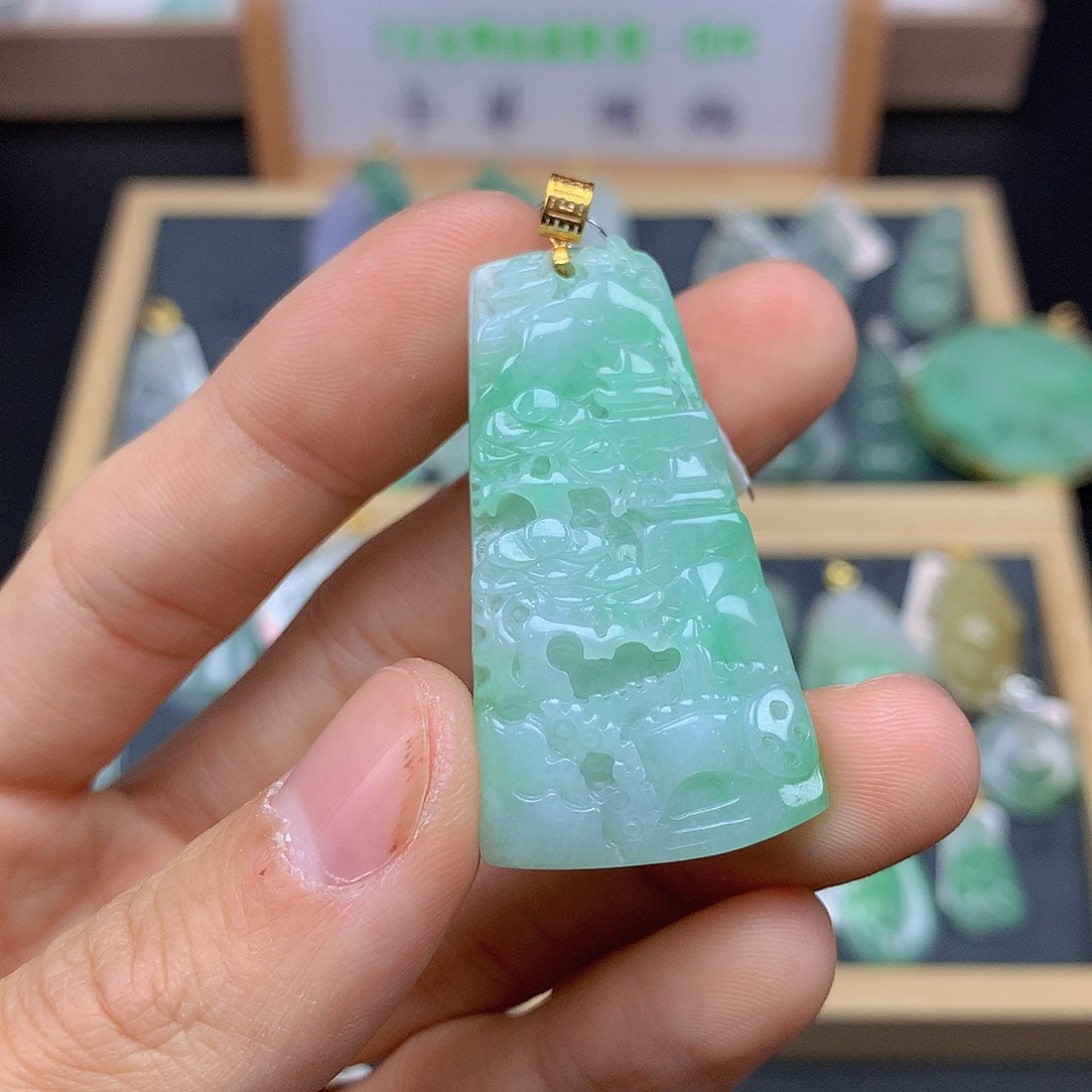 翡翠颈饰18K金镶嵌翡翠