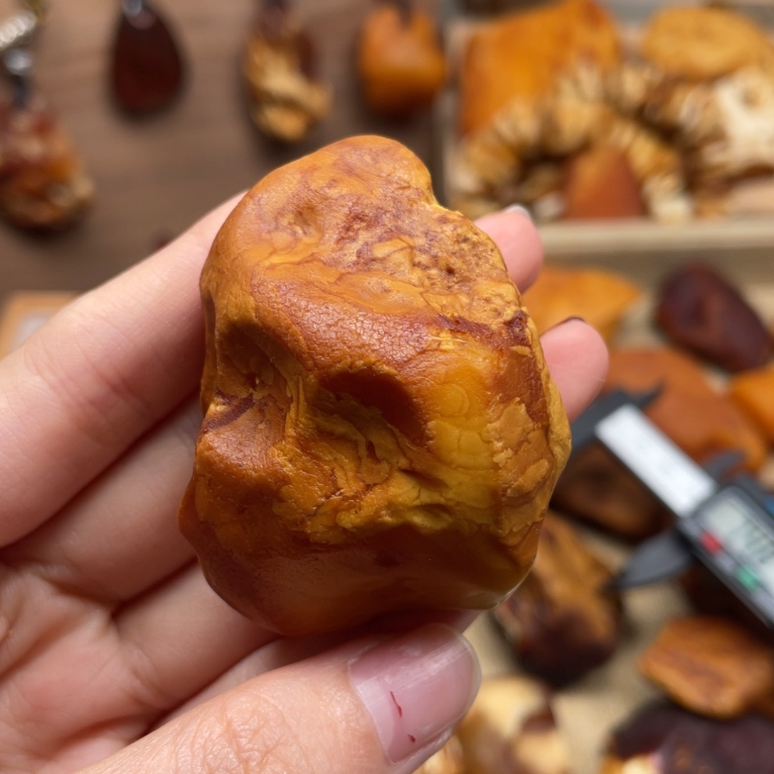 琥珀未镶嵌珠宝奇石