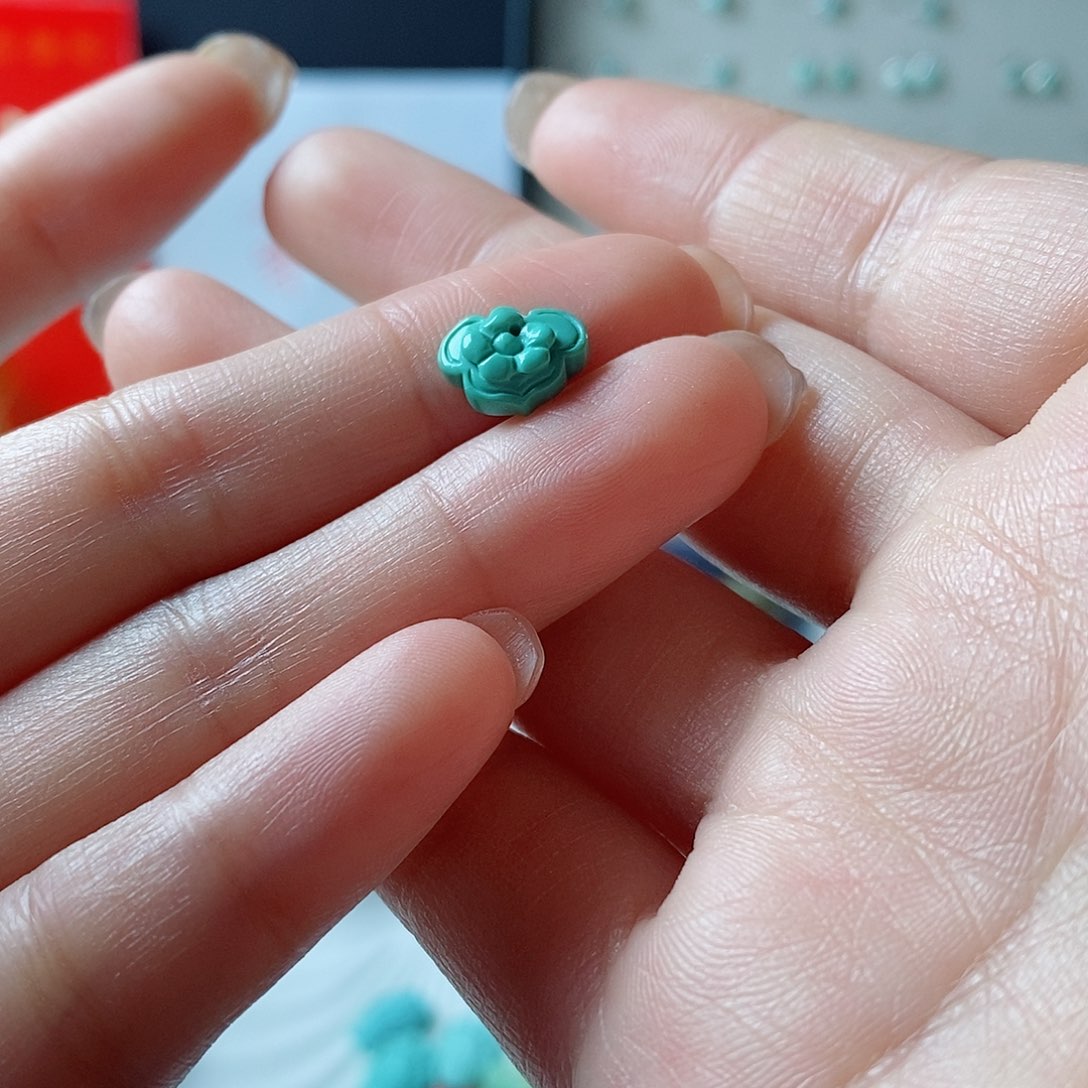 绿松石颈饰未镶嵌