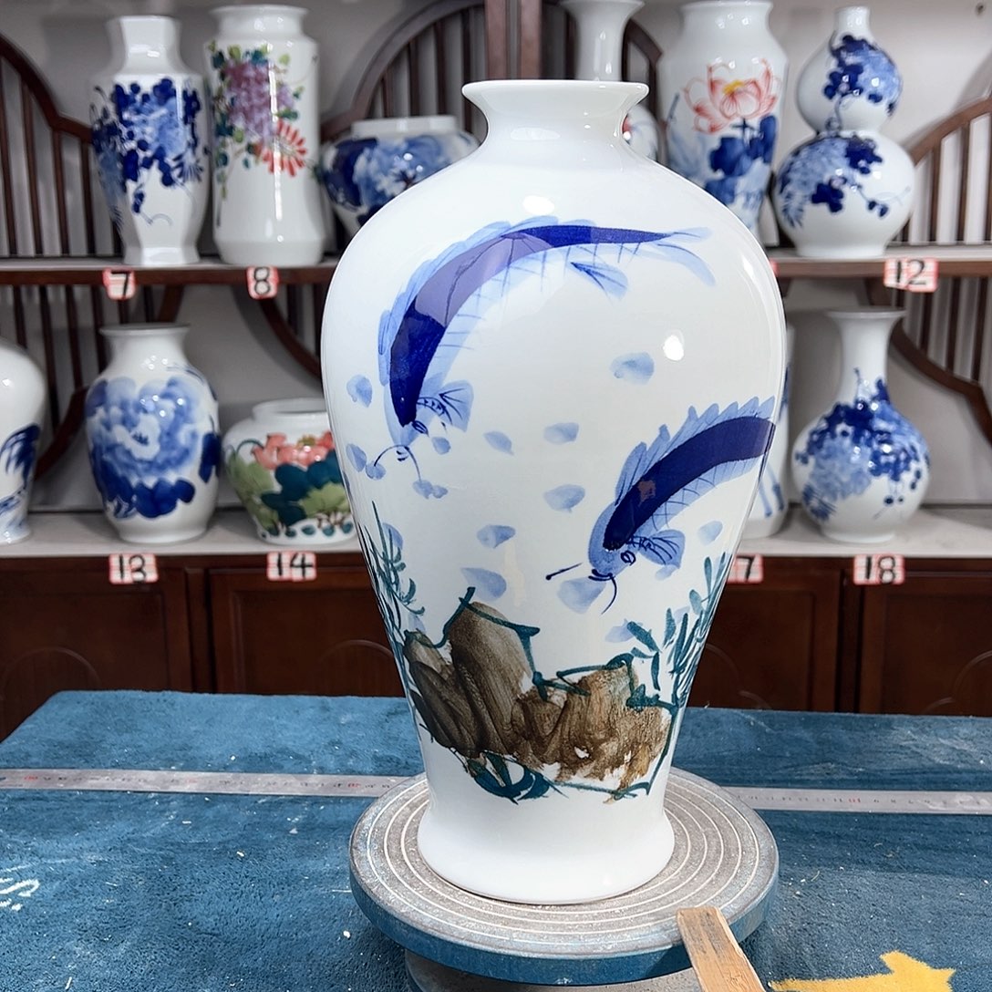 摆件景德镇陶瓷梅鱼