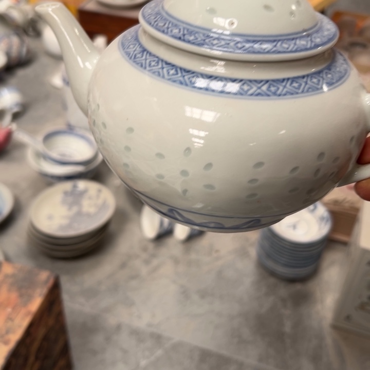 虎***哥陶瓷青花玲珑老茶壶一个