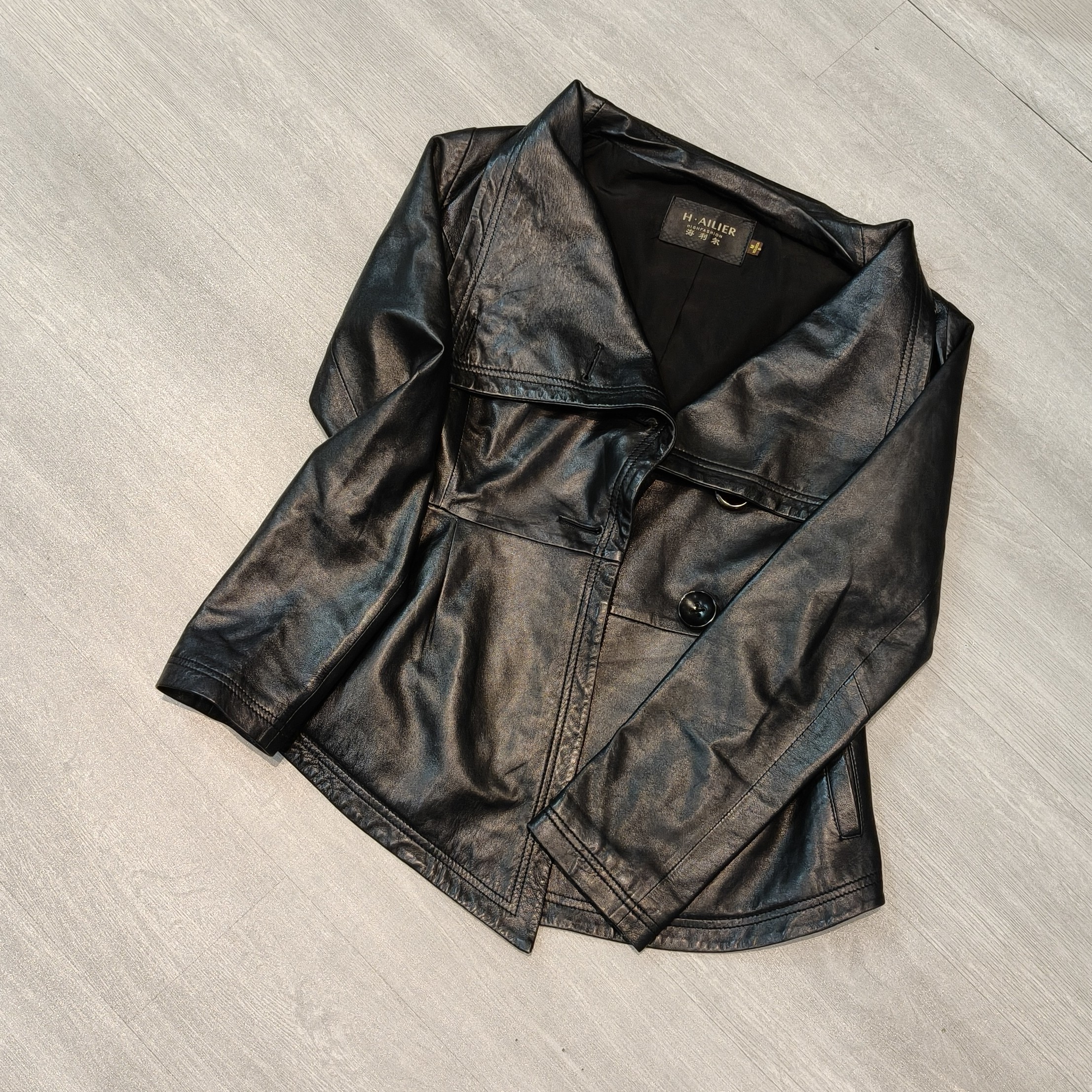 时尚翻领常规款（样衣默认瑕疵）长袖皮衣-果梓396