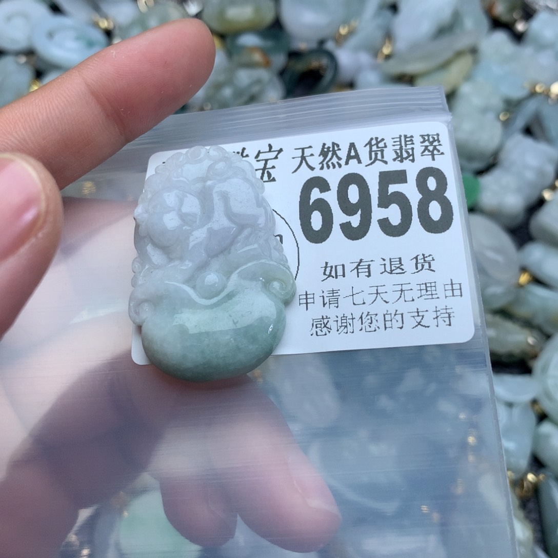 翡翠颈饰未镶嵌6958。
