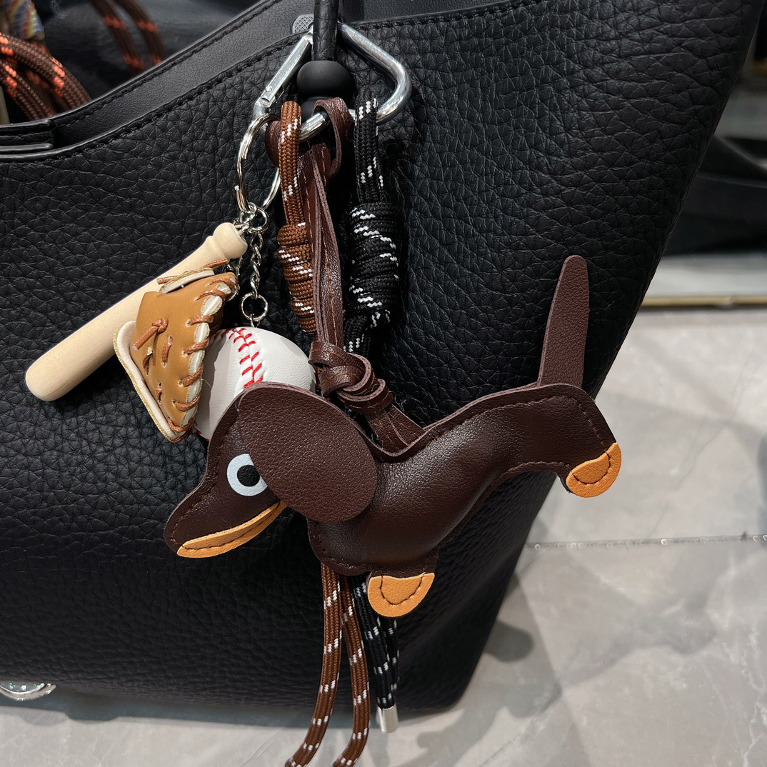 腊肠狗挂件，可爱小众情侣钥匙扣ins风挂饰背包挂绳