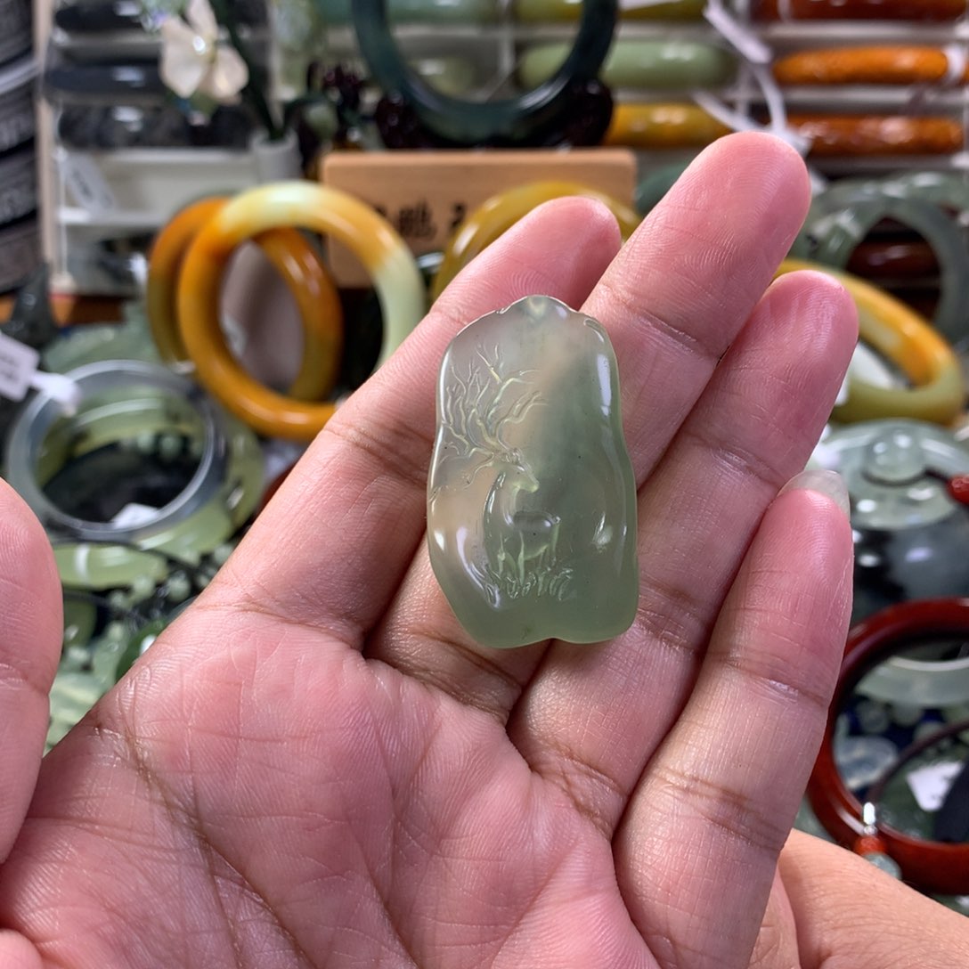 蛇纹石玉颈饰未镶嵌