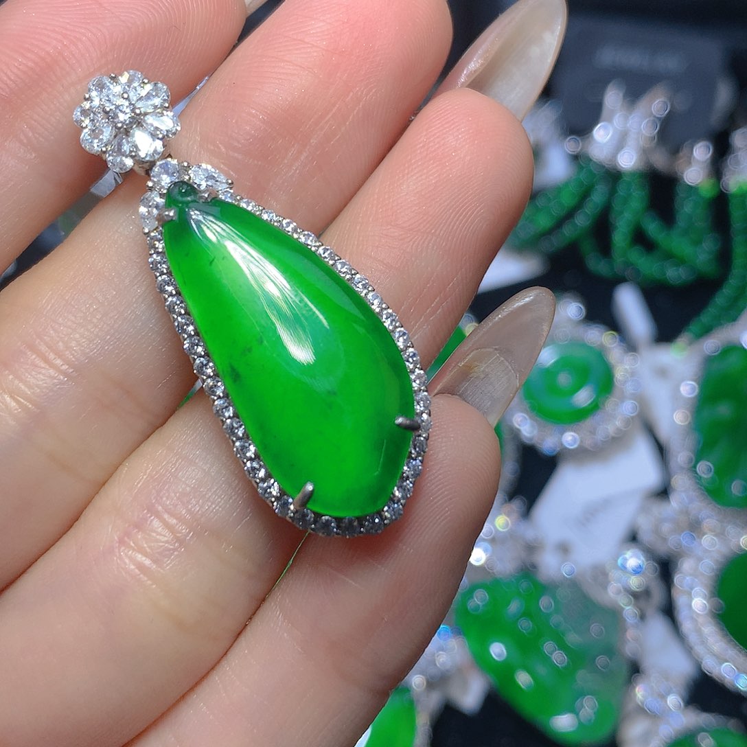 翡翠颈饰银S925镶嵌翡翠