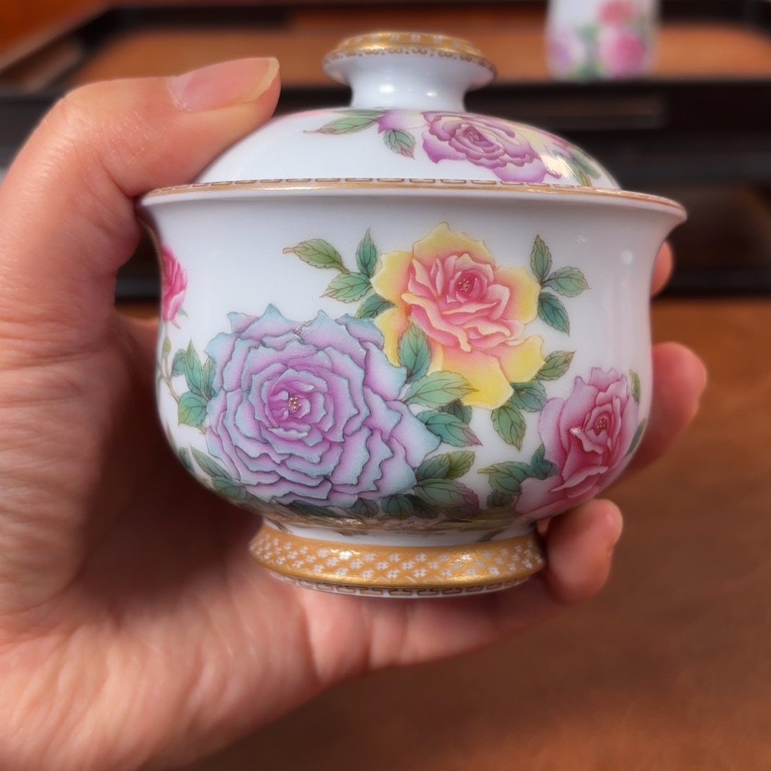 景德镇宝蕴阁玫瑰福袋盖碗