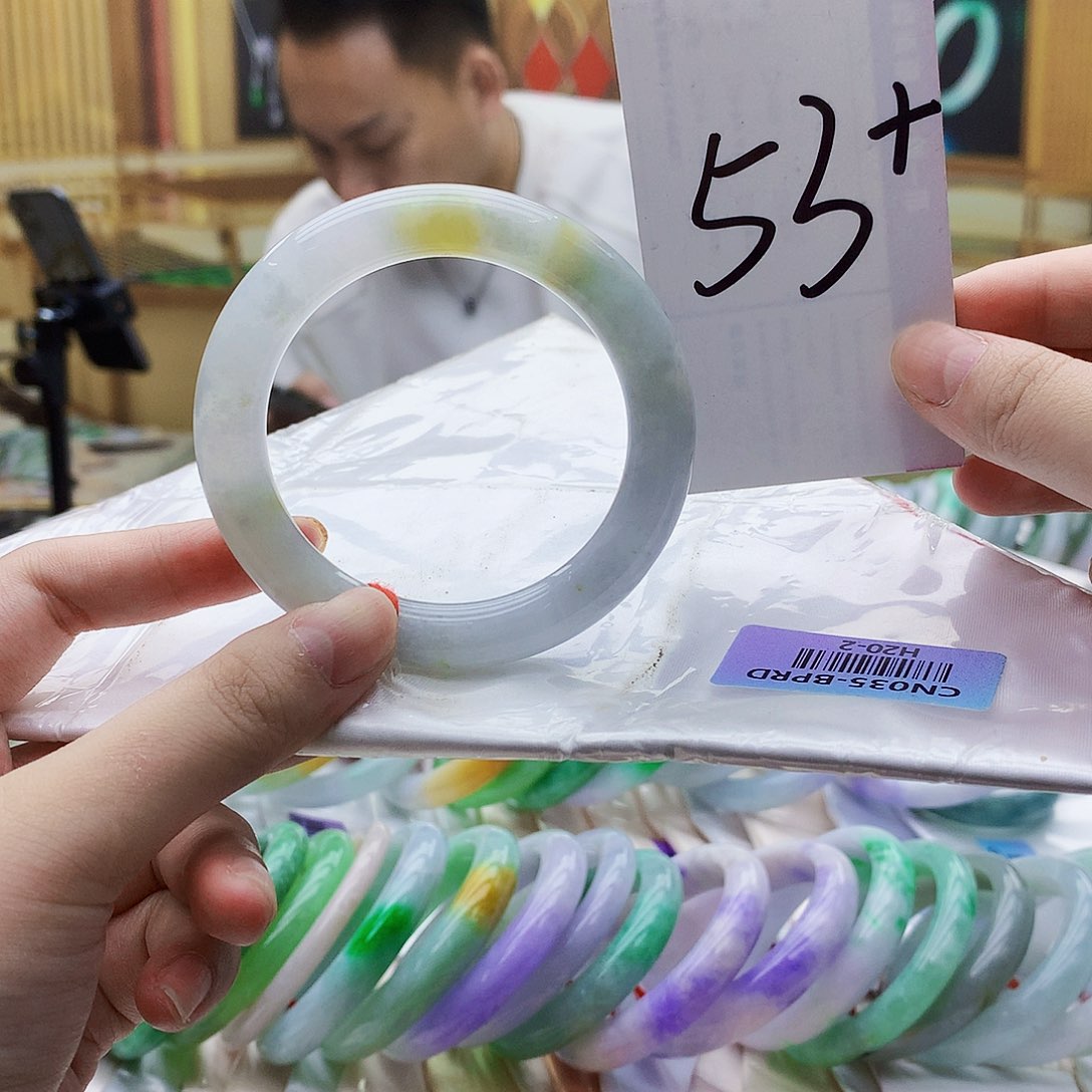 翡翠未镶嵌手镯mmm