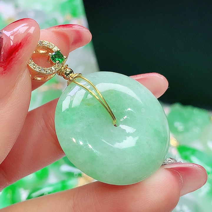 翡翠未镶嵌颈饰翡翠多样性发其一