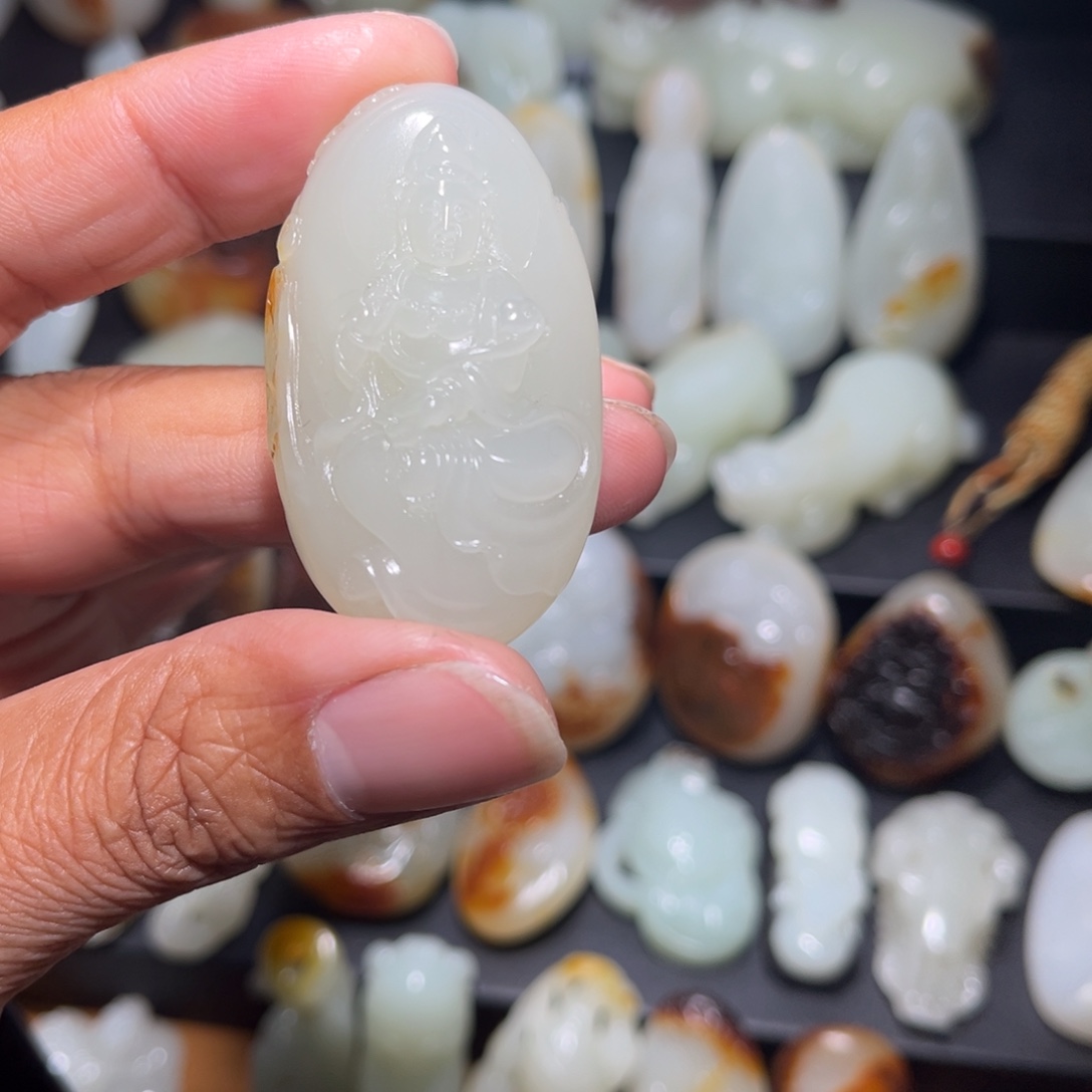 天***星和田玉未镶嵌颈饰