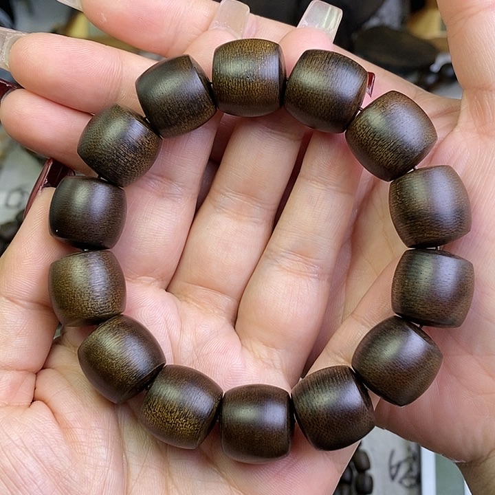 沉香手串缘*…越南芽庄白棋楠玉化沉水