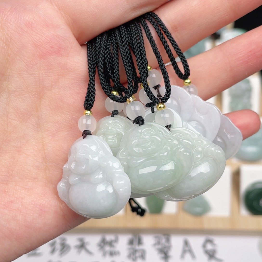 翡翠未镶嵌颈饰佛公