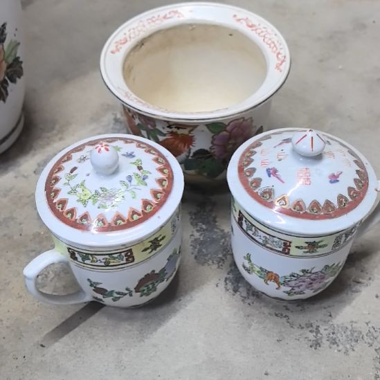 小***哥粉彩花盆一个杯子2个