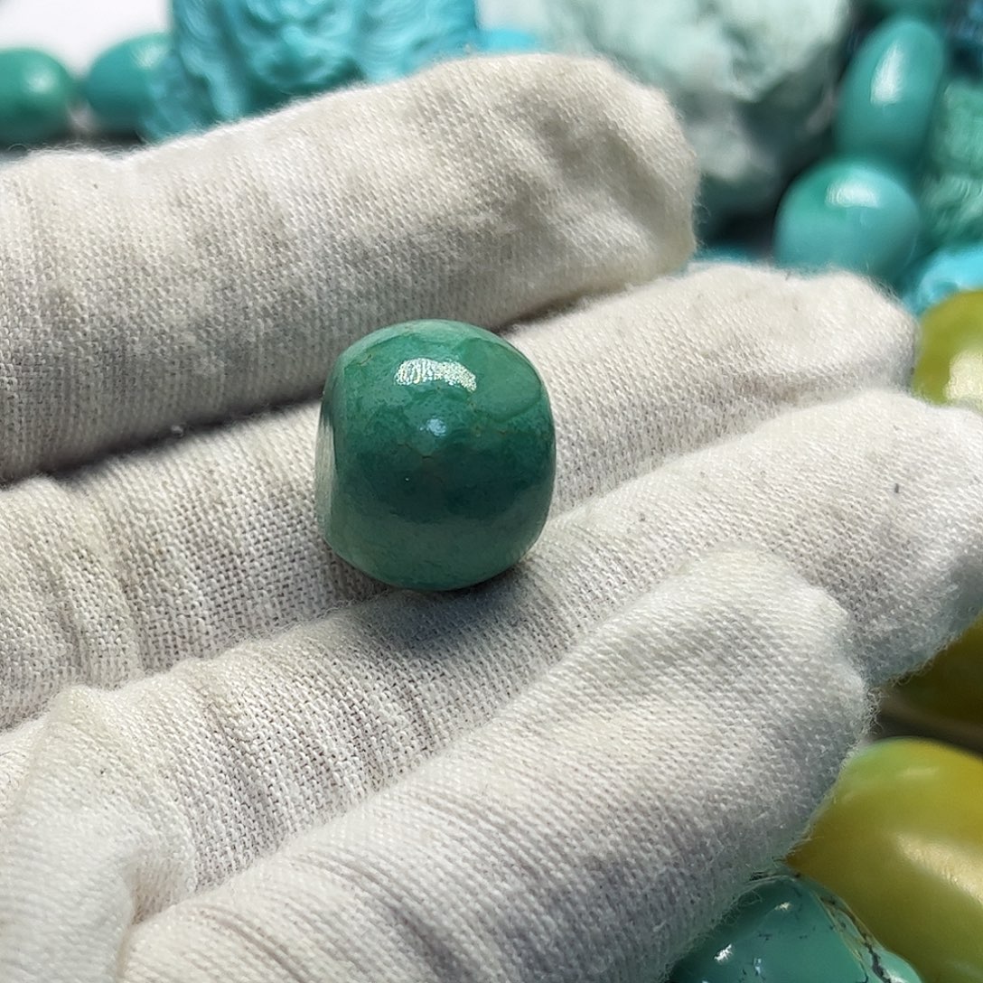 苹***树绿松石未镶嵌珠宝奇石