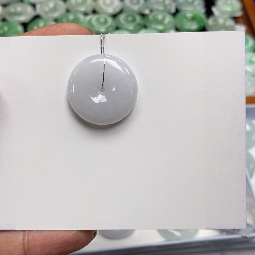 翡翠颈饰未镶嵌平安扣