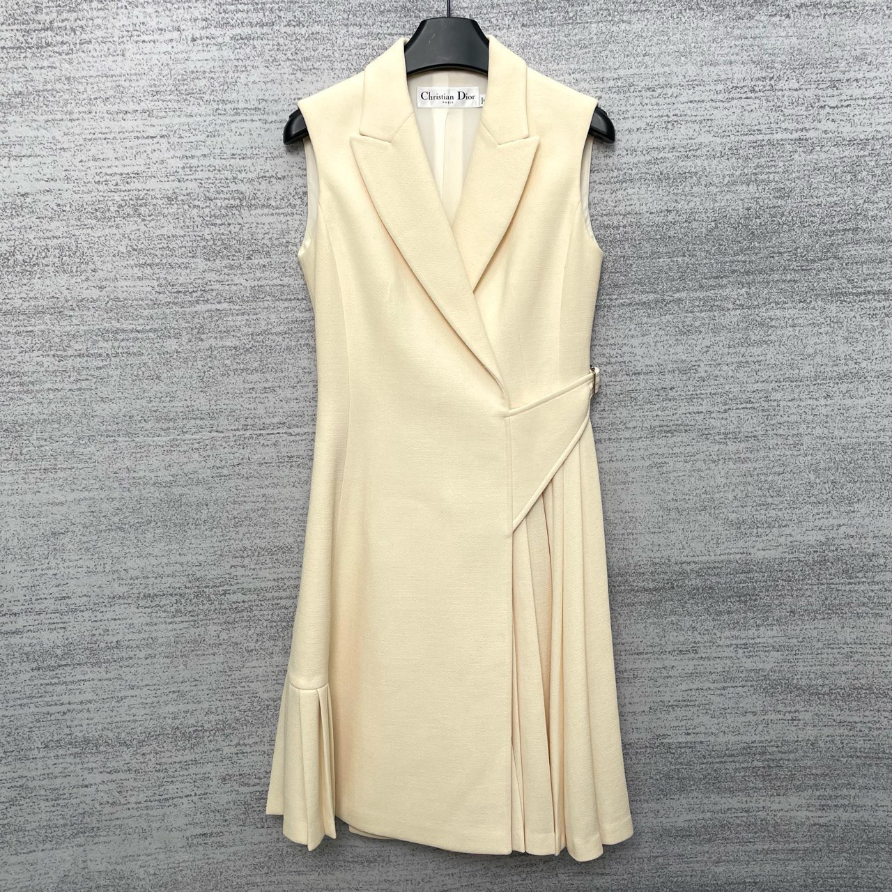 99新 DIOR/迪奥 WX108922/米白色无袖款式连衣裙/36码