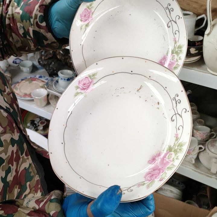 摆件。陶瓷盘子碗啥都有