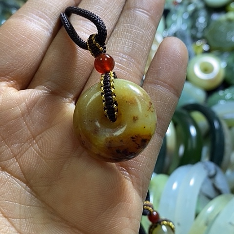 岫玉颈饰未镶嵌挂件