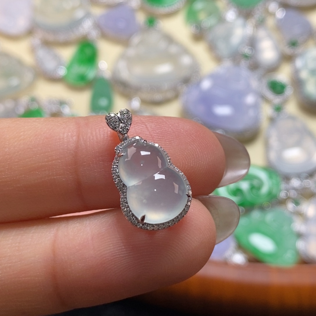 翡翠吊坠(赠链)18K金镶嵌