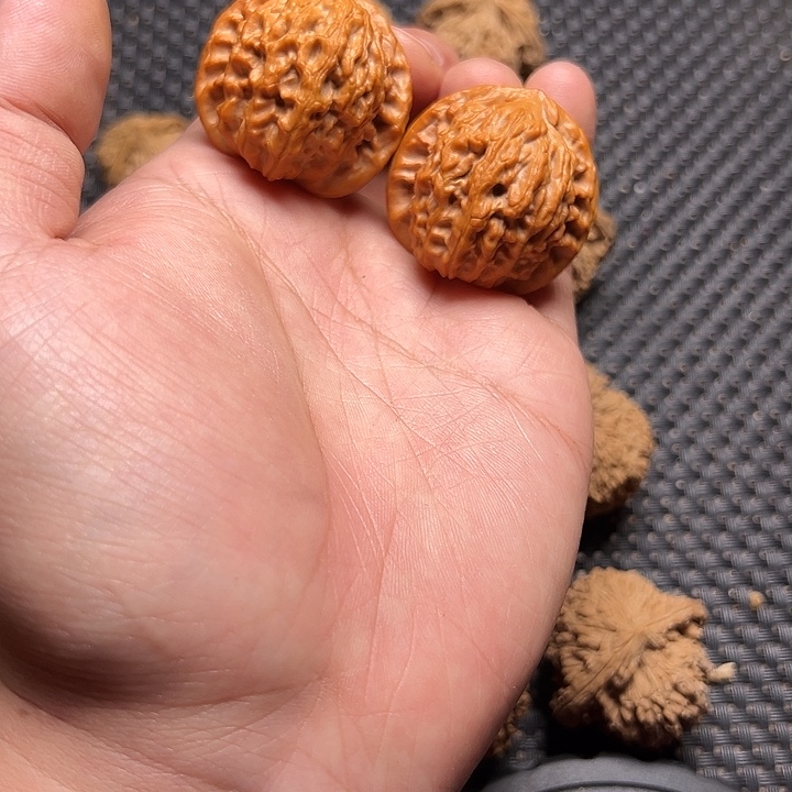 文玩核桃吊坠小狮子