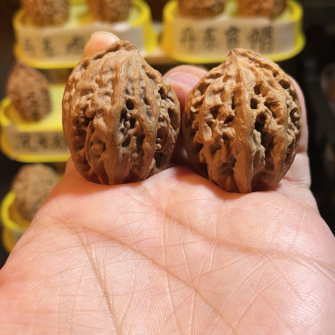 文玩核桃吊坠鹰嘴