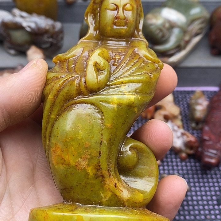 未镶嵌蛇纹石玉颈饰