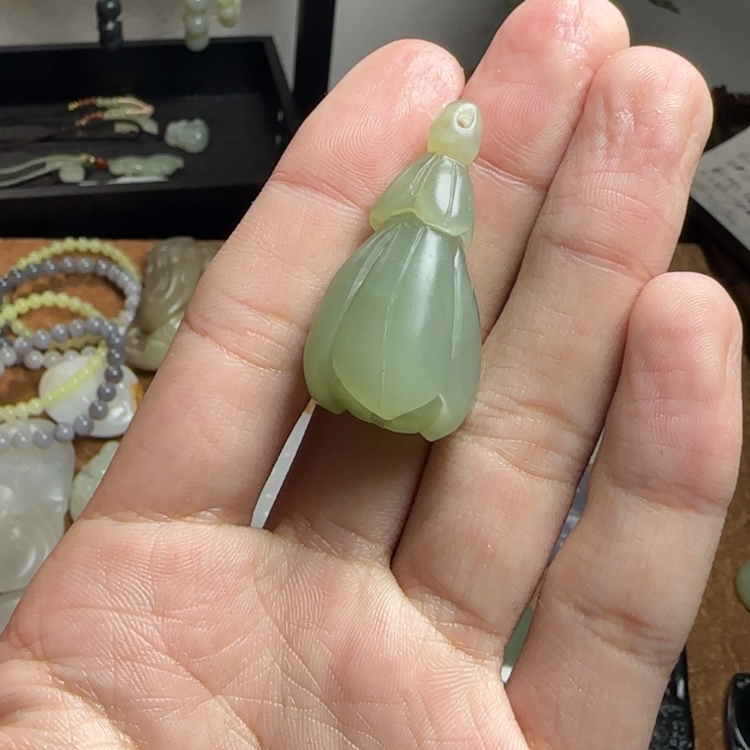和田玉未镶嵌颈饰正常结构
