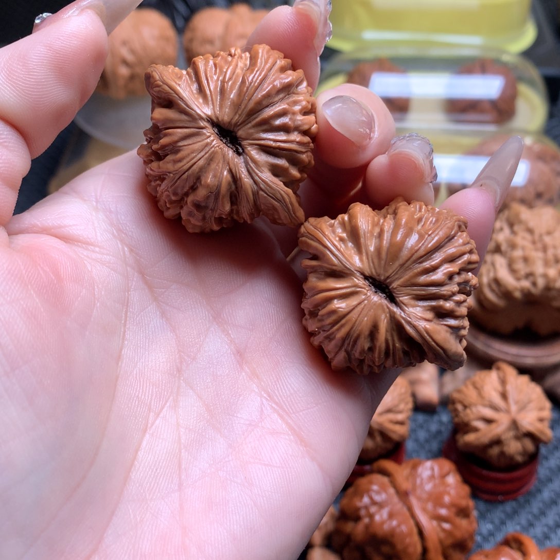 文玩核桃把件38全品汉高楼