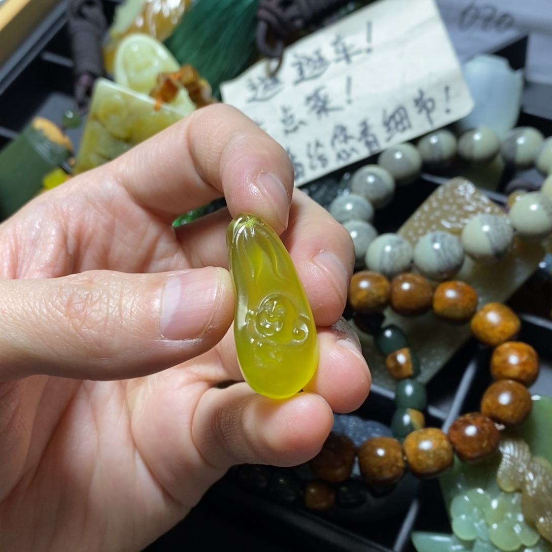 蛇纹石玉未镶嵌颈饰