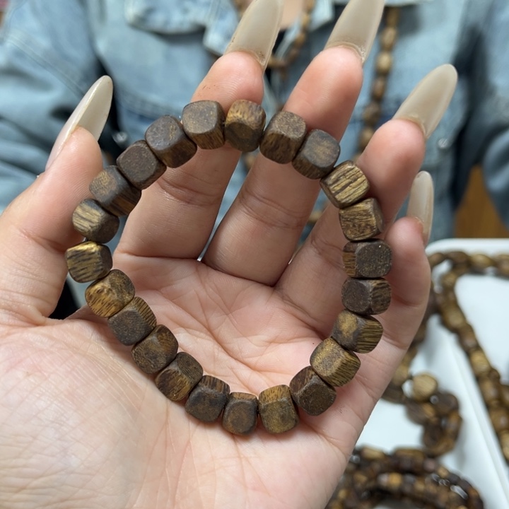 沉香手串0.8方珠多样性发1