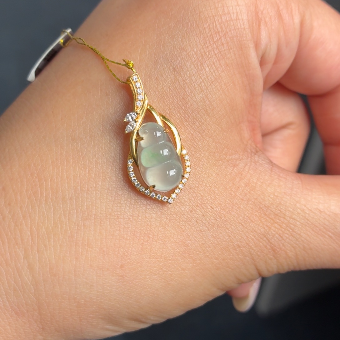 翡翠18K金镶嵌颈饰