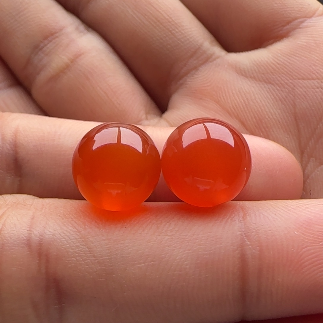 南红玛瑙圆珠10.8未镶嵌孔马牙