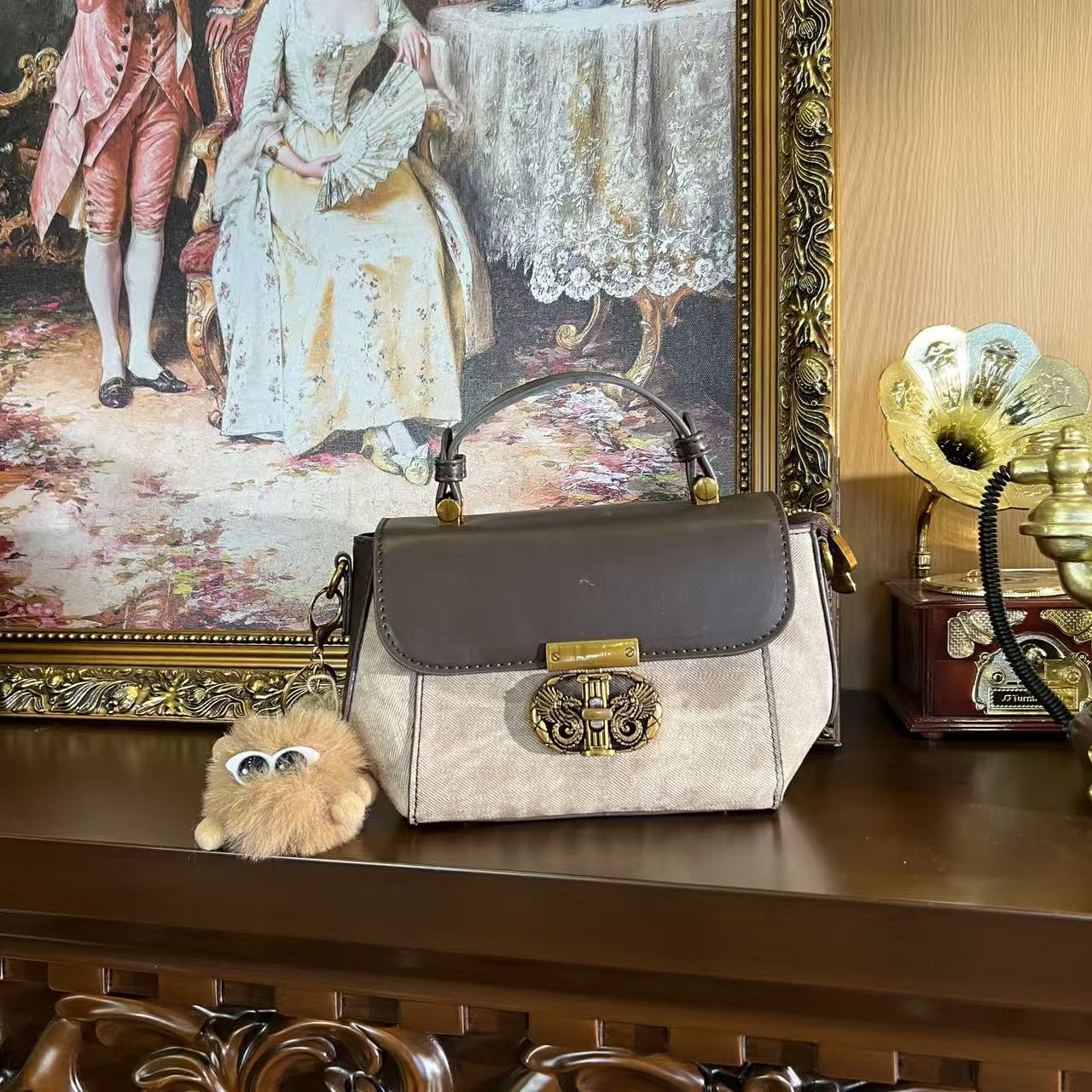 【欣欣专属】百搭斜挎包单肩熊锁扣手机包