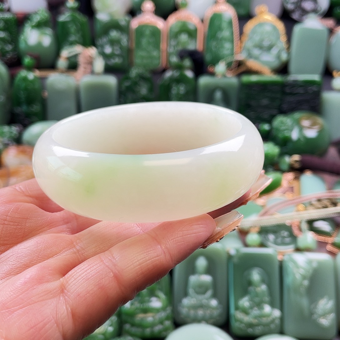 和田玉手镯未镶嵌夜****星